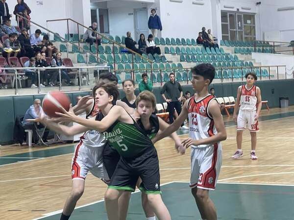 U14 Erkekler Basketbol Ligi’nde yenilgisiz 5 takım var