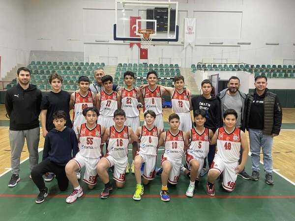 U14 Erkekler Basketbol Ligi’nde yenilgisiz 5 takım var